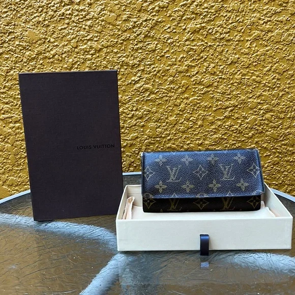 Authentic Louis Vuitton Monogram Bi Fold Wallet